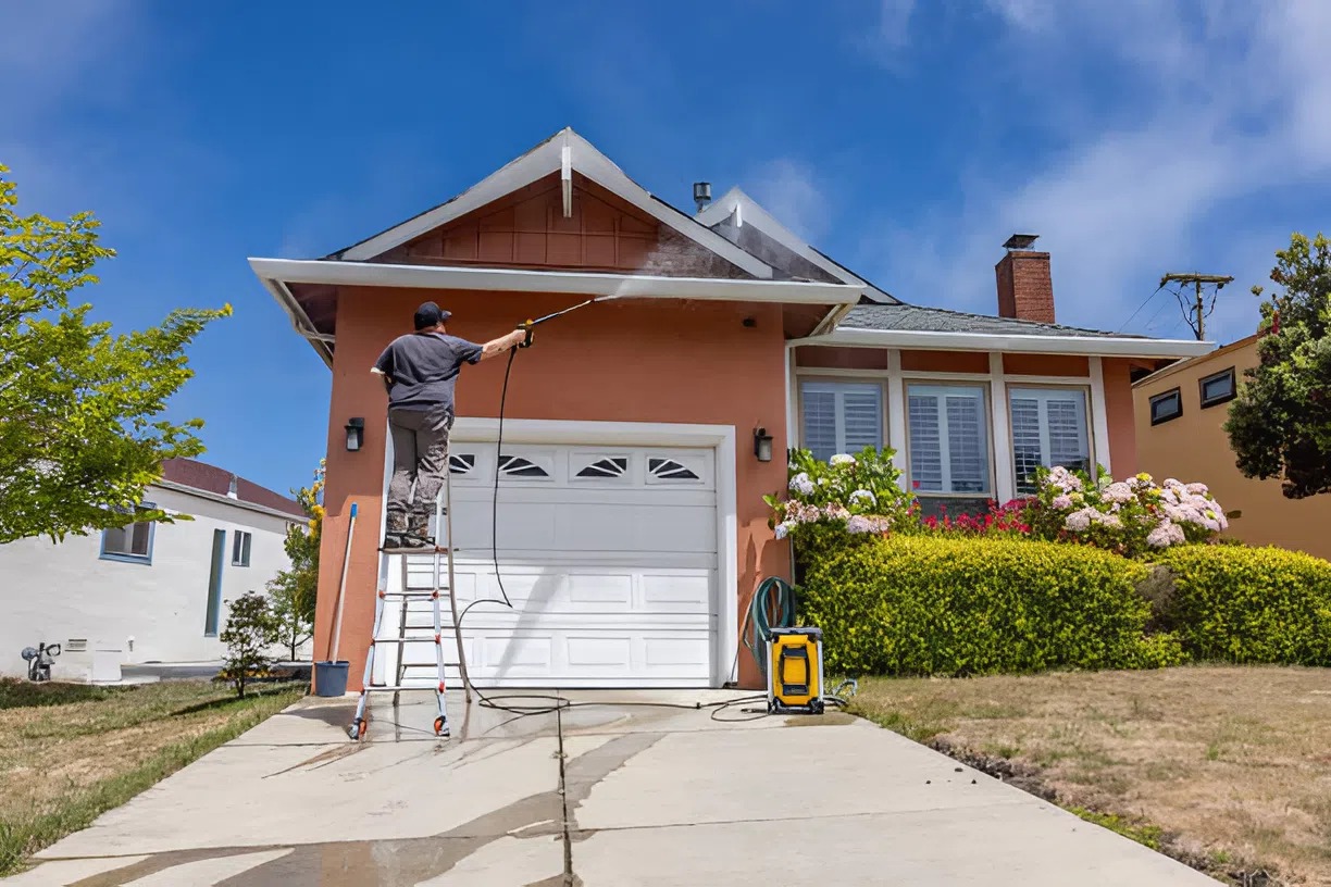 House painter in Woodsctock, VT, pressure washing home siding before exterior painting project