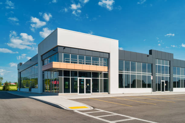 Commercial building with crisp exterior paint and durable finishes by a painting company in Woodstock, VT